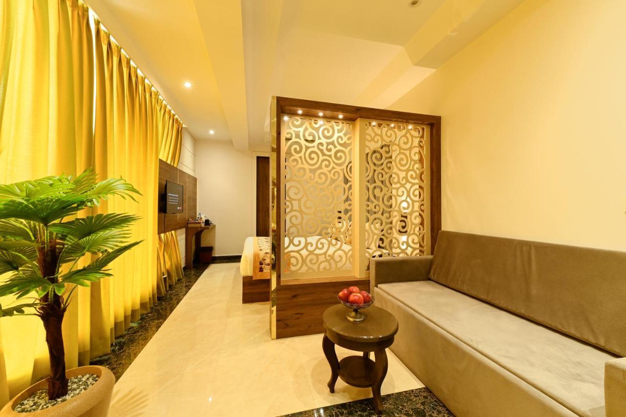 Hotel Avalon Palms Agra Агра Экстерьер фото