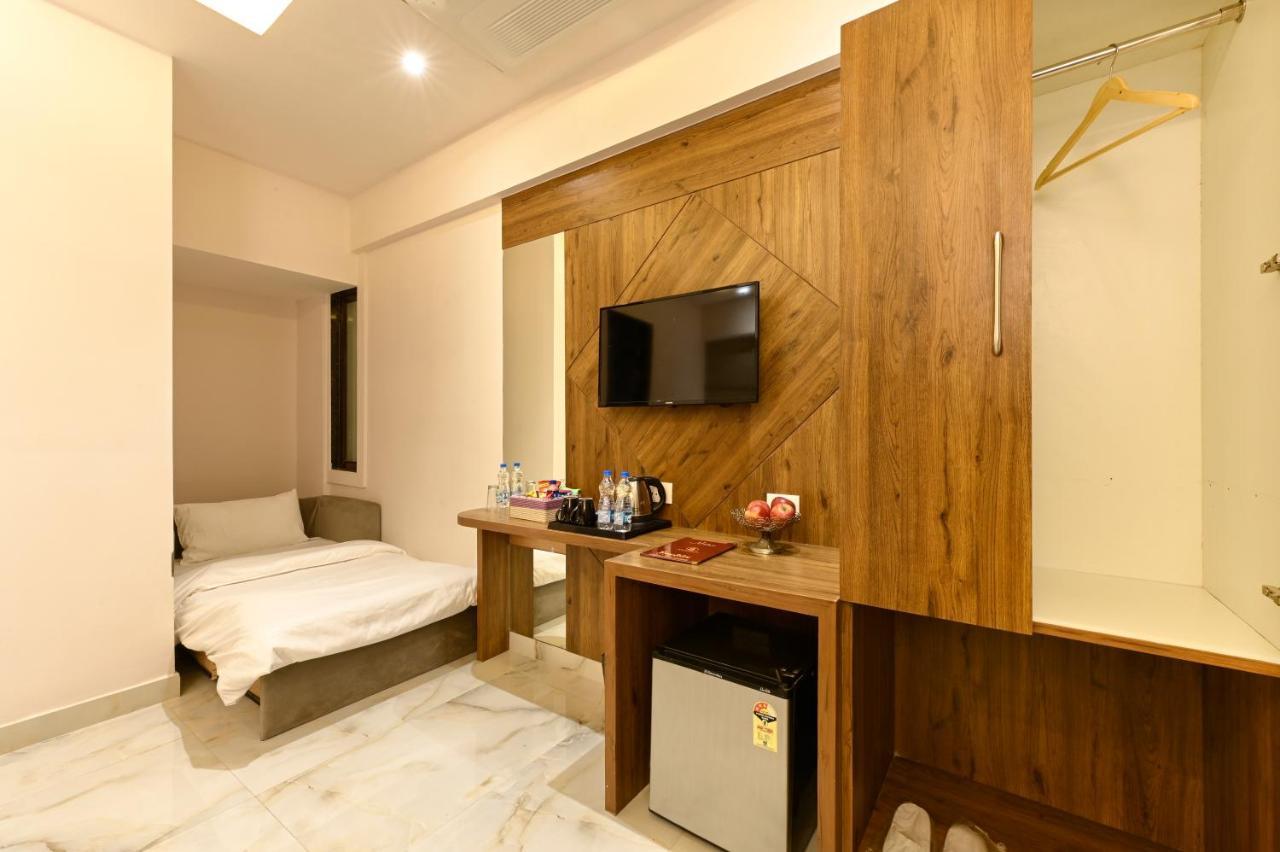 Hotel Avalon Palms Agra Агра Экстерьер фото