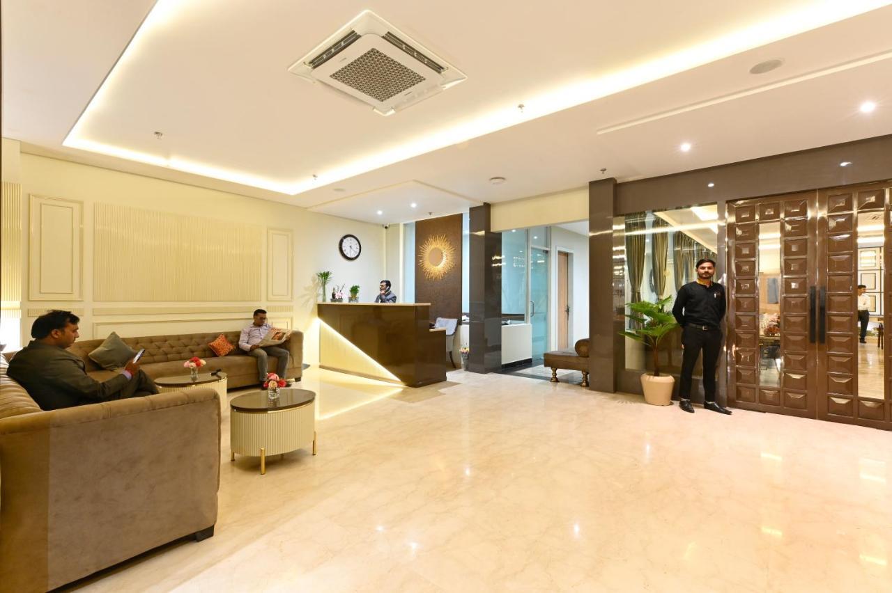 Hotel Avalon Palms Agra Агра Экстерьер фото