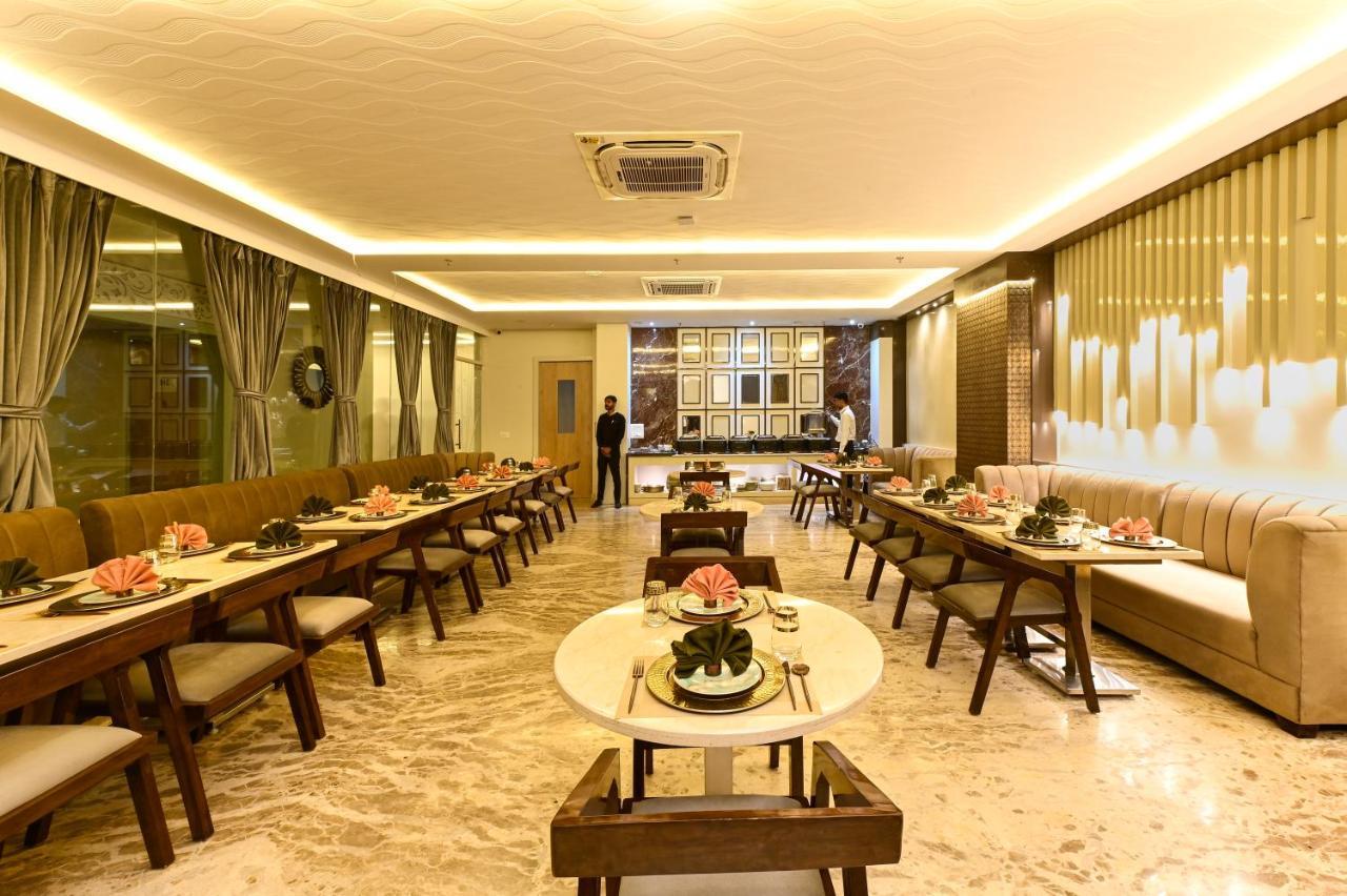 Hotel Avalon Palms Agra Агра Экстерьер фото