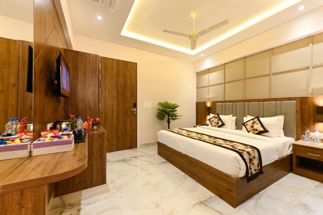 Hotel Avalon Palms Agra Агра Экстерьер фото