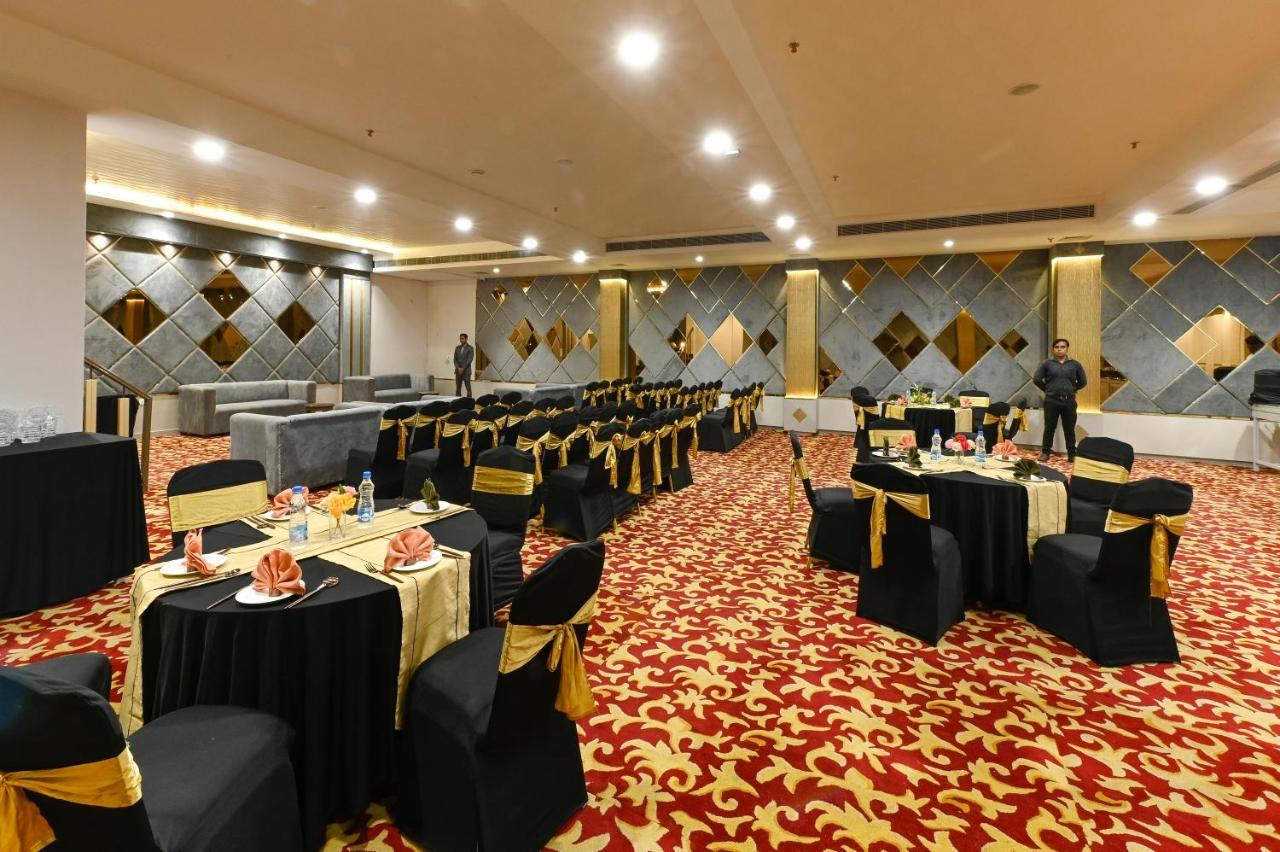 Hotel Avalon Palms Agra Агра Экстерьер фото