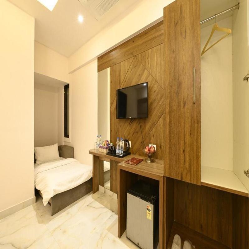 Hotel Avalon Palms Agra Агра Экстерьер фото